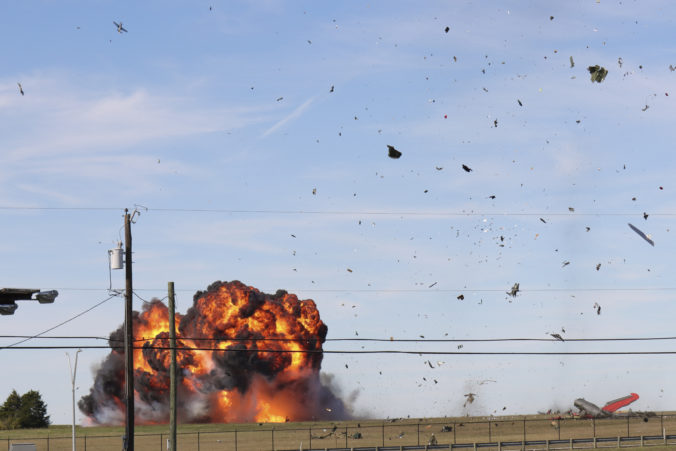 dallas_air_show_crash_29484 9121cf1cbfc9472b903bb443b4170172 676x451