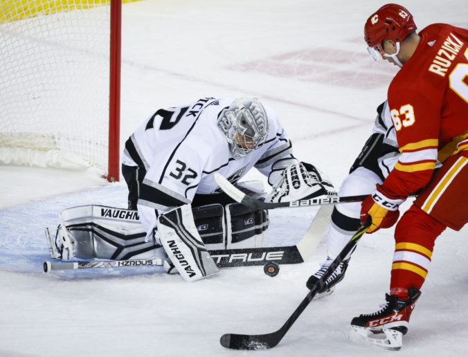 adam ruzicka nhl calgary flames los angeles kings 676x516