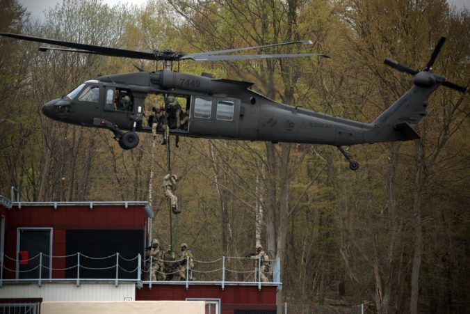 Żołnierze alianccy w Polsce otrzymali do użytku kontenerowe domy, spędzą wakacje w godnych warunkach