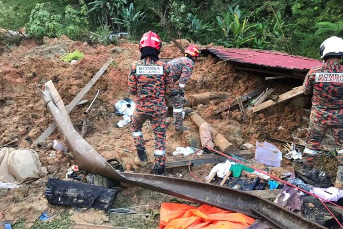 malaysia_landslide_55721 6ec0a40779c44e22a16fc7056d509394 676x451