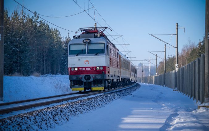 zssk posilni 25 ic vlakov o 38 voznov 676x423