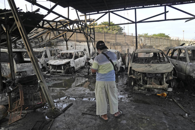 indonesia_fuel_depot_fire_07914 676x451