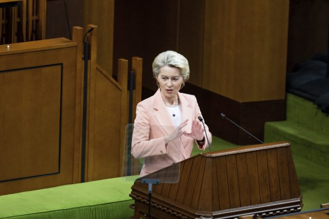 ursula von der leyen kanadsky parlament 676x450