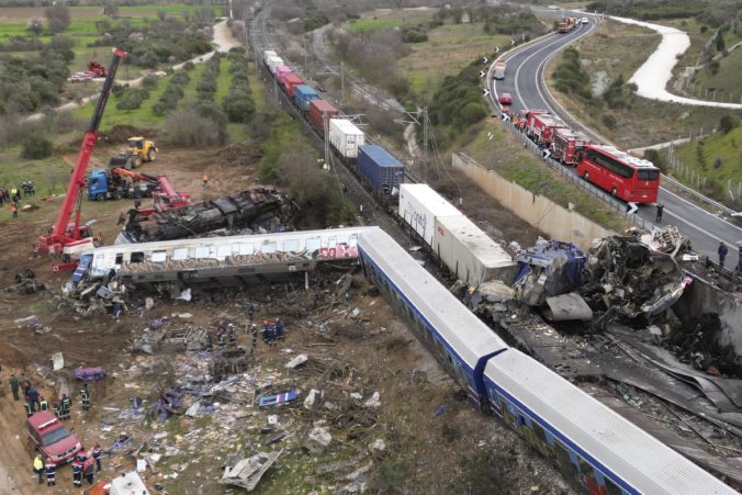 greece_train_collision_10905 676x451