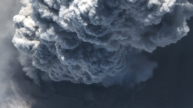 russia_volcanic_eruption_14042 676x379
