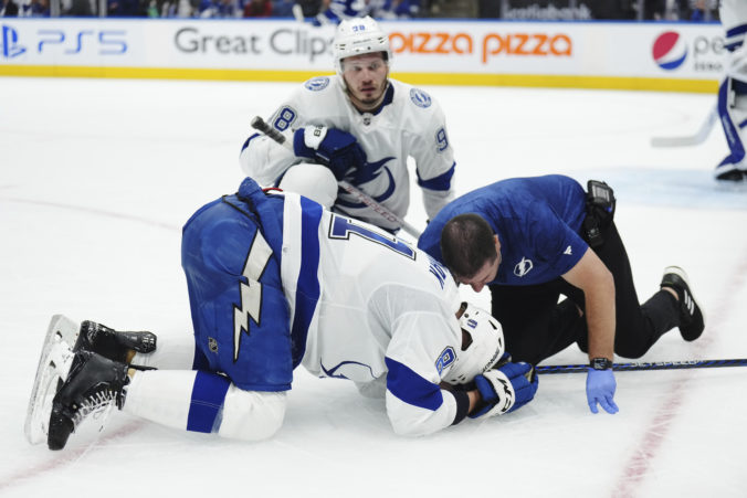 lightning_maple_leafs_hockey_22573 676x451