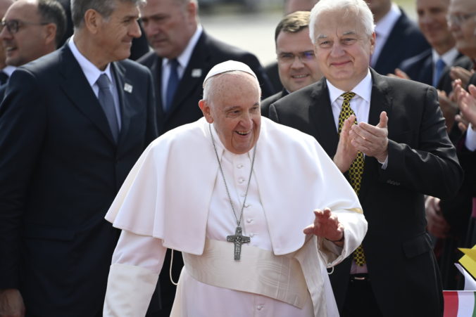 hungary_pope_04096 676x451