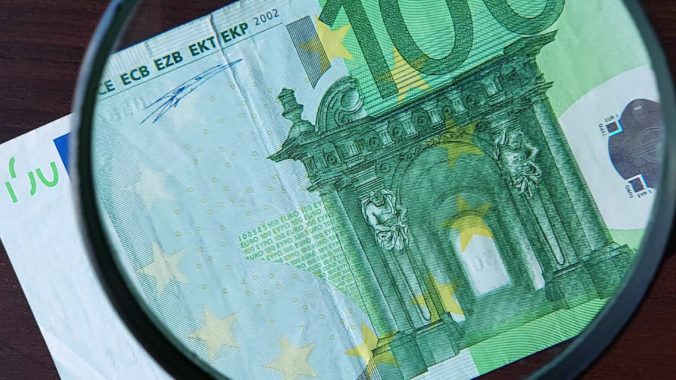 bankovka 100 eur 676x380