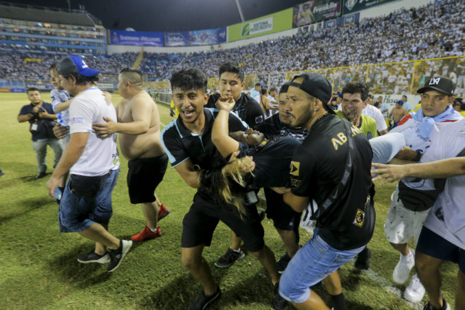 aptopix_el_salvador_soccer_stampede_84261 676x451