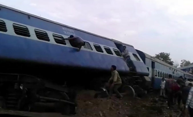 Co najmniej 50 osób zginęło, a setki zostało rannych w wypadku kolejowym w Indiach, w wyniku którego wykoleiły się dwa pociągi