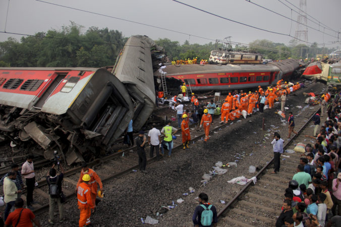 india_train_derailment_07668 676x451