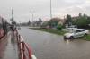Bratislavu zasiahol intenzívny dážď a spôsobil problémy, niekoľko ulíc je neprejazdných (video)