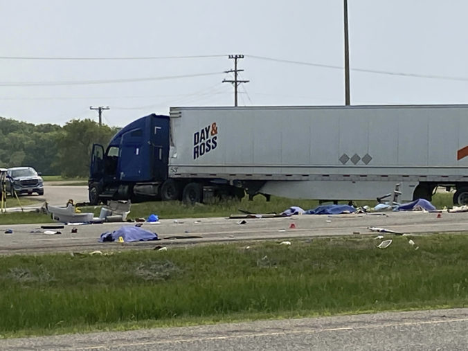 canada_highway_crash_04172 676x507