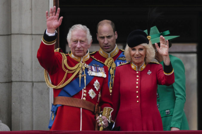 britain_royals_trooping_the_colour_82380 676x451