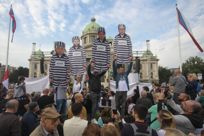 serbia_protest_70035 676x451