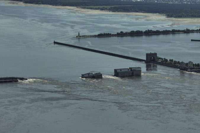 correction_russia_ukraine_war_damaged_dam_37339 676x451