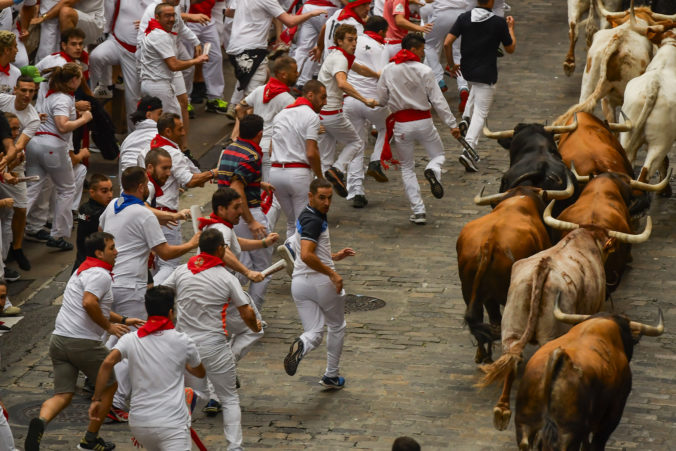 spain_running_of_the_bulls_75114 676x451