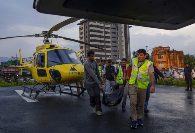 nepal_helicopter_33672 676x459