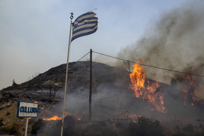 aptopix_greece_wildfires_31311 676x451