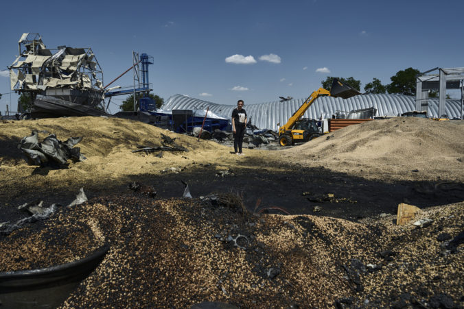 russia_ukraine_war_shipping_grain_88278 676x451