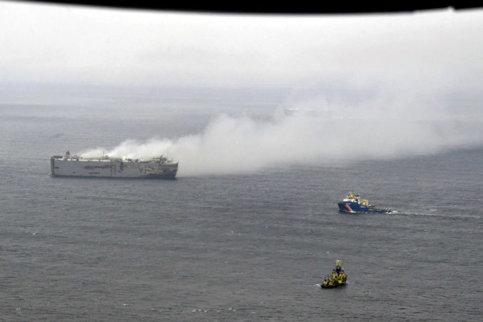 netherlands_cargo_ship_fire_75548 676x451