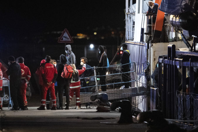 aptopix_italy_migrants_43603 d305c191584b4ad9b915ac84deaa3ad7 676x451