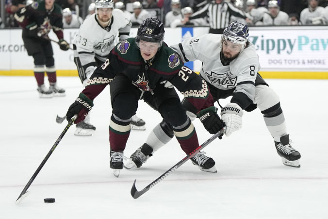 coyotes_kings_hockey_50576 676x451