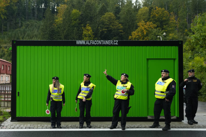 czech_republic_border_controls_67574 ad61647ccb8b432cb8fb74118dc7f86a 676x451