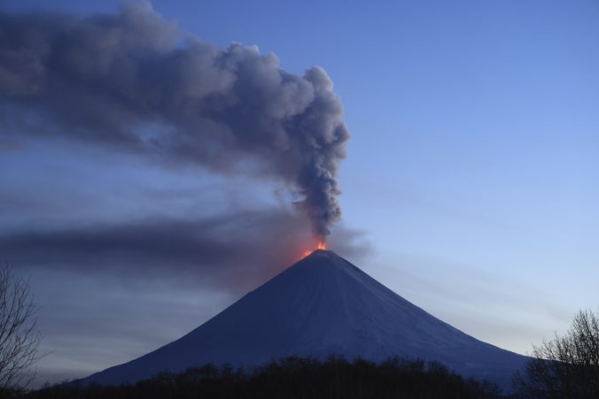 russia_volcano_84011 676x451