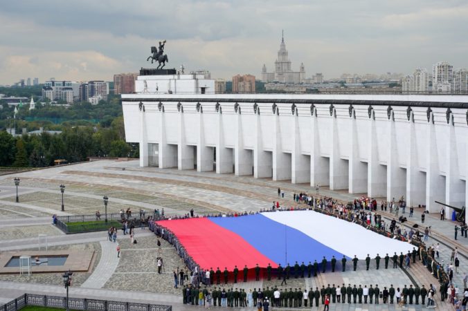 russia_national_flag_day_18274 scaled 1 676x450