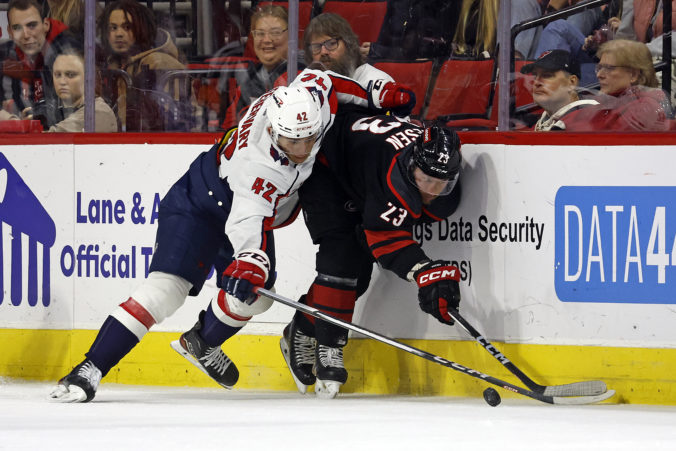 capitals_hurricanes_hockey_66774 676x451