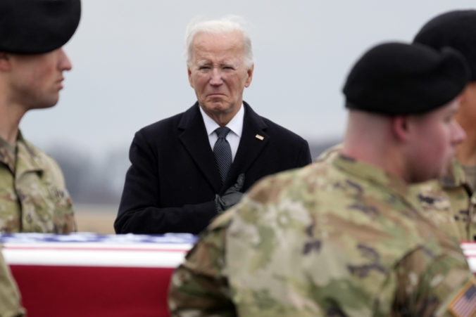 biden_jordan_drone_service_members_59580 676x451