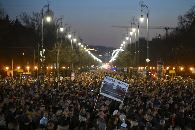 hungary_protest_61585 676x451