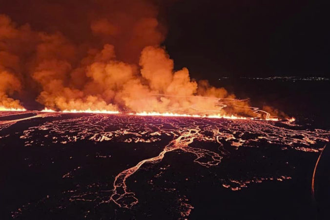 iceland_volcano_20910 676x451