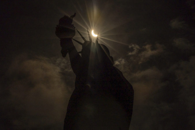 total_solar_eclipse_new_york_68281 676x451