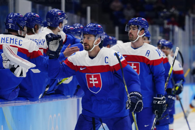 beijing_olympics_ice_hockey_03929 0c5f1f85d4c8467b92cddb8cc998d84d 676x451