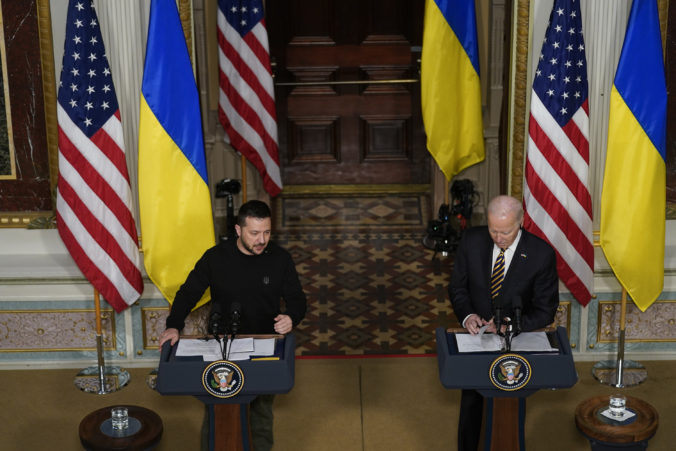 volodymyr zelenskyj joe biden 676x451