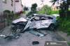 Vodič BMW zachytil tri stromy a narazil do betónového stĺpa, zraneniam na mieste podľahol (foto)