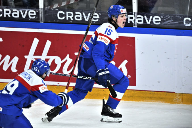 sweden_junior_ice_hockey_00034 676x451