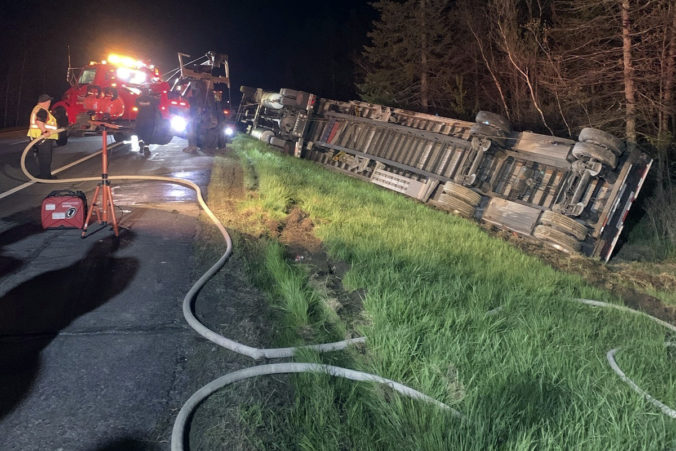 correction_bee_truck_crash_42529 676x451