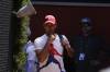 Novak Djokovič dostal fľašou po hlave od fanúšika, na druhý deň už nosil v Ríme prilbu (video)