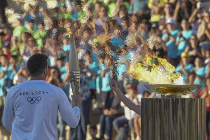 greece_paris_olympics_flame_78854 676x451