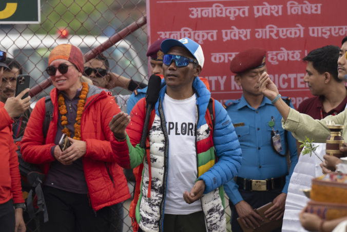 nepal_everest_34841 676x451