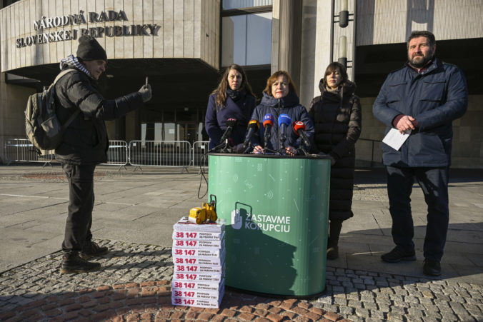 38 147 podpisov za pravny stat 4 676x451