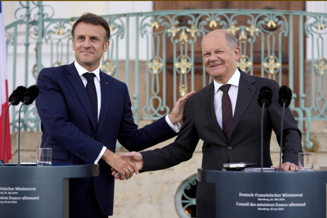 emmanuel macron olaf scholz 676x451