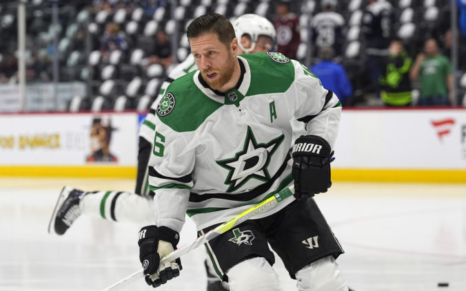 stars_avalanche_hockey_16892 676x423