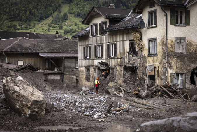 switzerland_mudslide_27521 676x451
