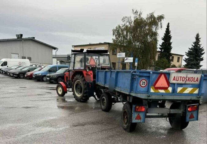 traktor 676x471
