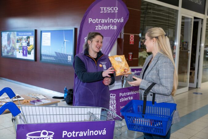 tesco vianocna potravinova zbierka 676x451