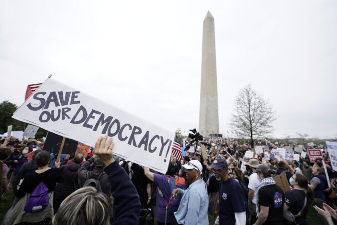 trump_protests_43707 676x451